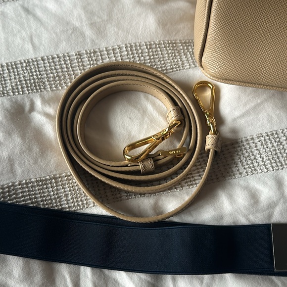 Beige Prada Medium women’s Galleria Saffiano leather bag - Picture 4 of 11